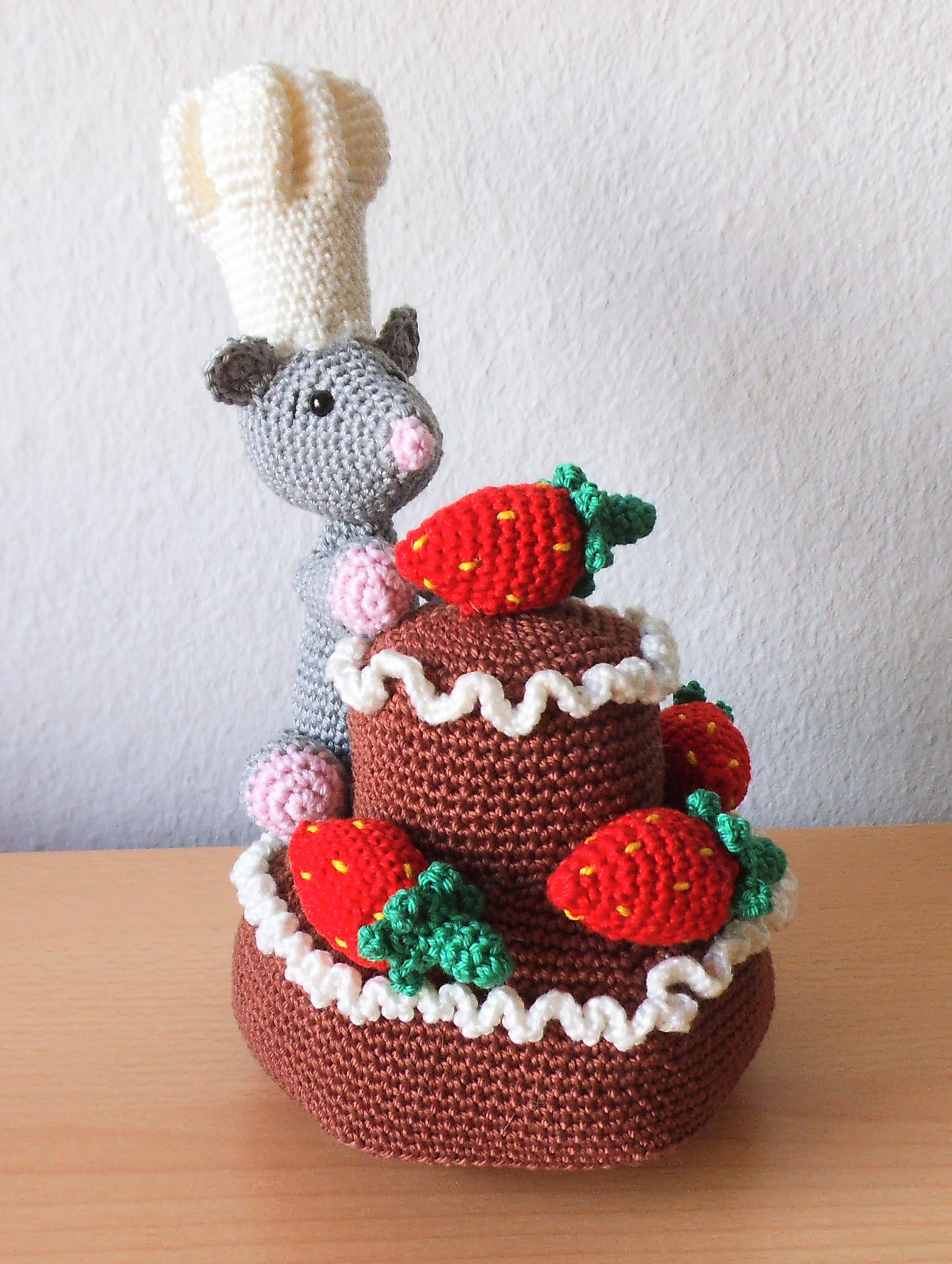 Erdbeer-Schokotorte mit Mäusebäcker Häkelanleitung