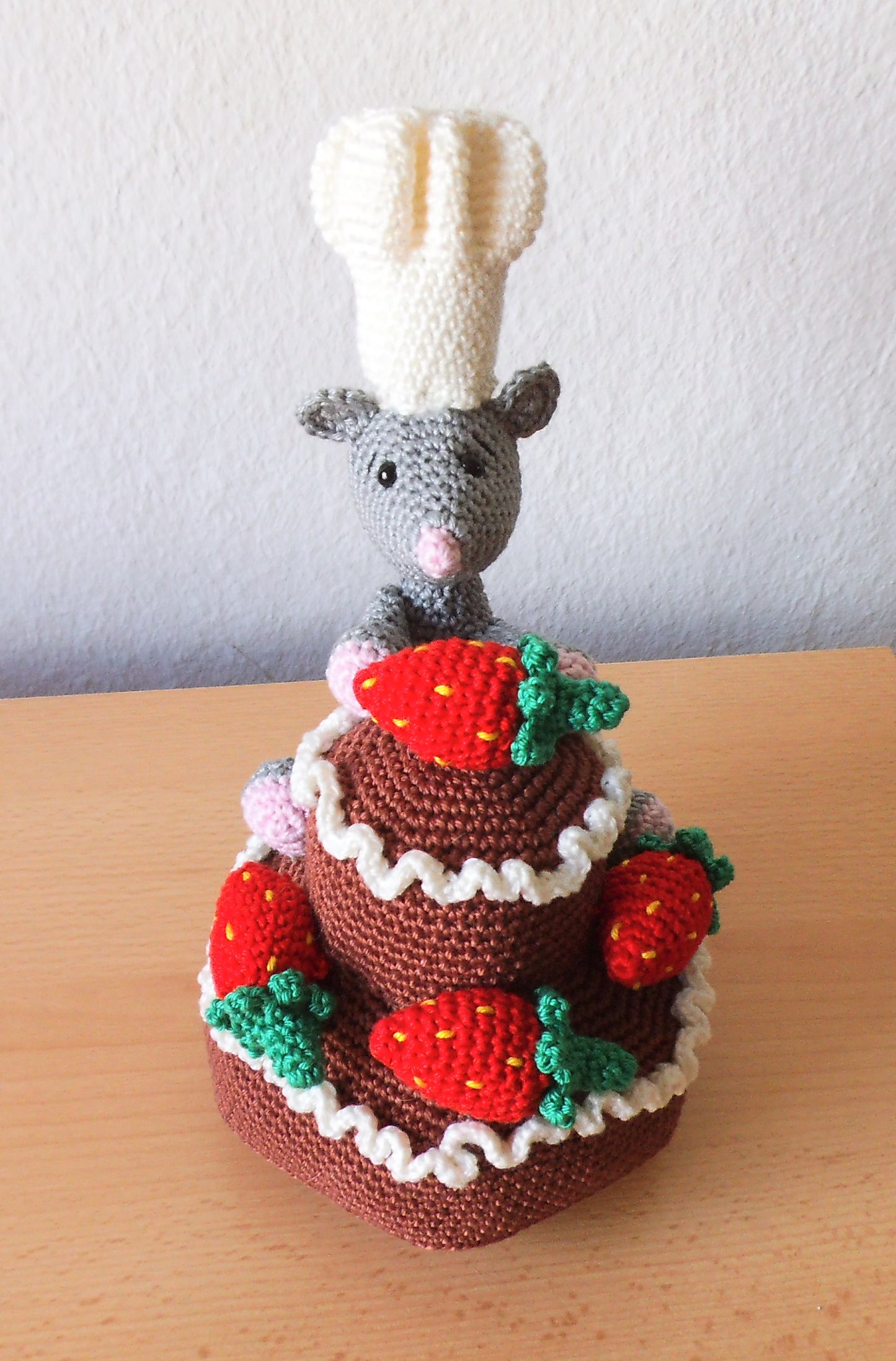 Erdbeer-Schokotorte mit Mäusebäcker Häkelanleitung