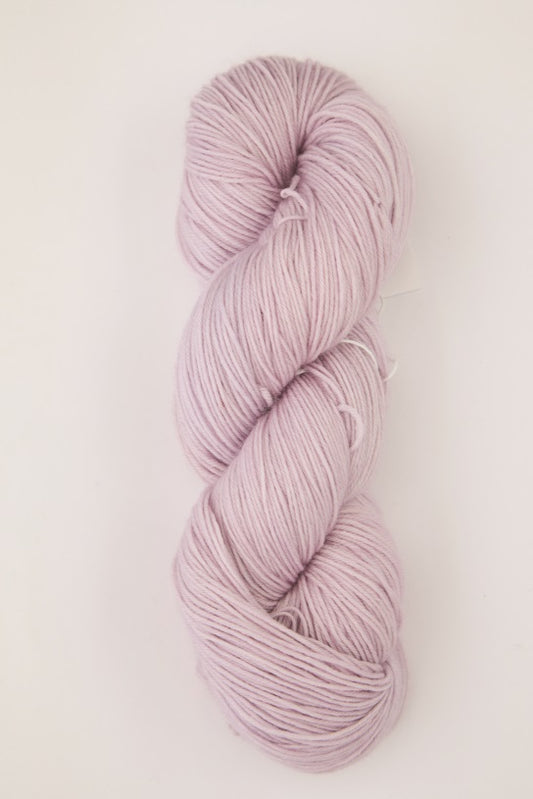 Lilac TERRA handgefärbtes Garn